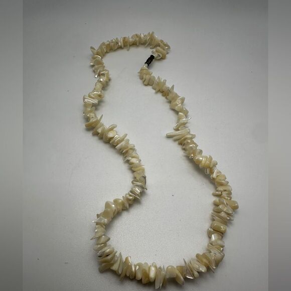 SALE! 18" Vintage Shell chip necklace! - Picture 5 of 12